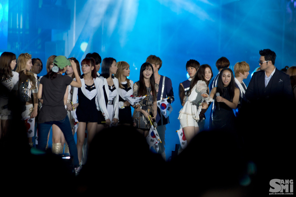 [PIC][25-08-2012]Hình ảnh mới nhất từ Concert "14th Korea-China Music Festival in Yeosu" của SNSD - Page 4 13171D465039BE782F8937