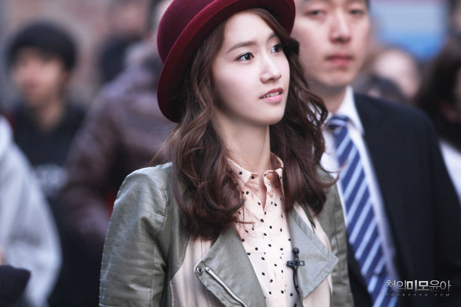 [OTHER][31-12-2011]YoonA tại trường quay của bộ phim " Love Rain " - Page 21 163CE34B4F7F1F022A4112