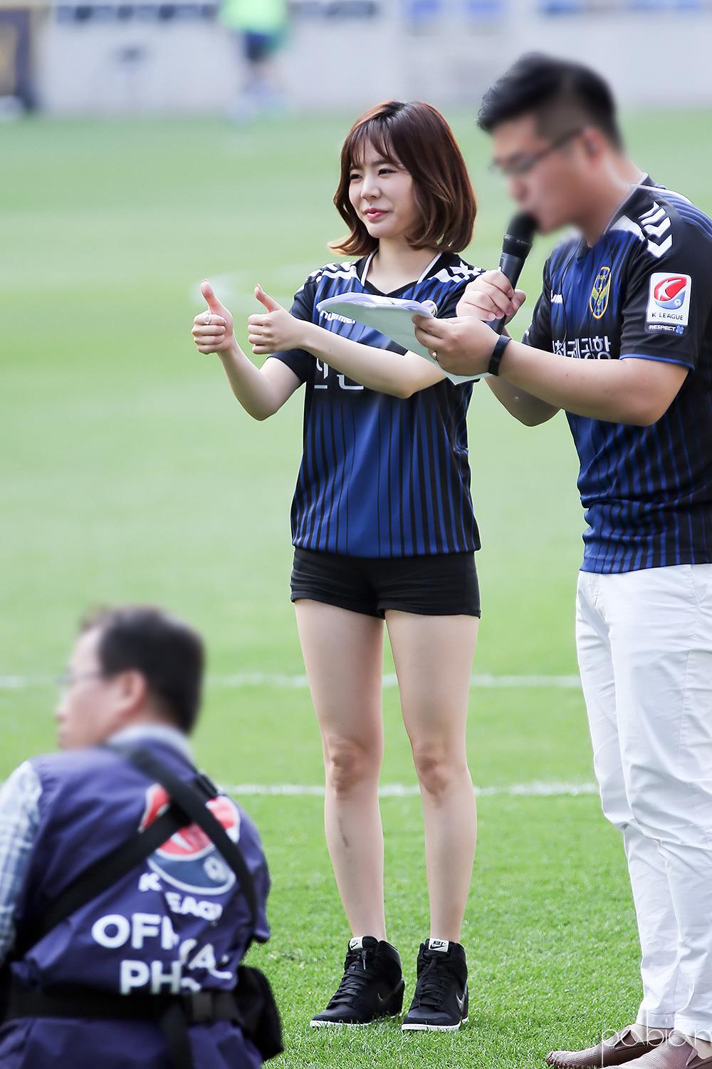 [PIC][22-05-2016]Sunny tham dự sự kiện "Shinhan Bank Vietnam & Korea Festival"  tại SVĐ Incheon Football Stadium vào hôm nay 2119643B5742EB3715D5D8