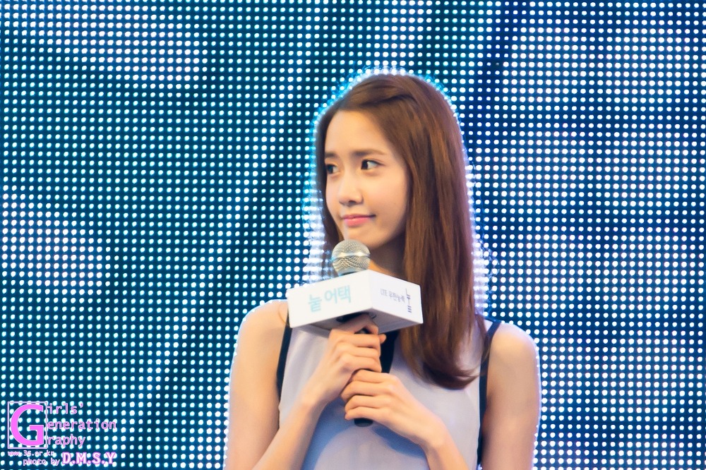 [PIC][29-07-2013]YoonA xuất hiện tại sự kiện SKT ở "Changwon Mechanical High School" cùng SHINee MinHo vào chiều nay  - Page 2 2153C744521D72481F13CA