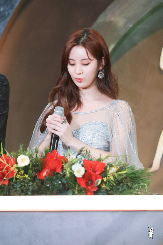 [PIC][13-01-2017]Hình ảnh mới nhất từ "31st Golden Disk Awards" của TaeYeon và MC SeoHyun - Page 3 2157E7375881B93C1D30D2