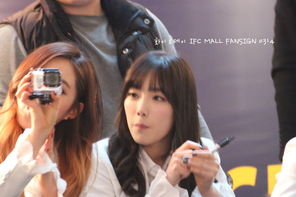 [PIC][14-03-2014]SNSD xuất hiện tại buổi fansign cho "Mr.Mr." vào tối nay  - Page 8 21659F3C5329B9FF119BDD