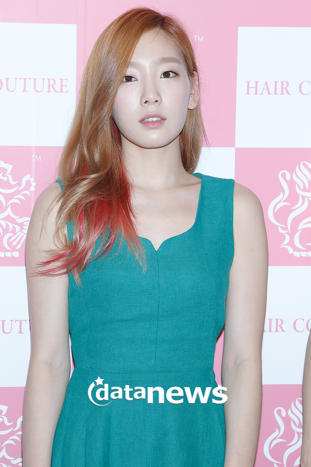 [PIC][26-07-2013]Tiffany - TaeYoen - SeoHyun và HyoYeon xuất hiện tại buổi fansign cho "Hair Couture" vào chiều nay 2235BD3D51F66FB81DEF1C