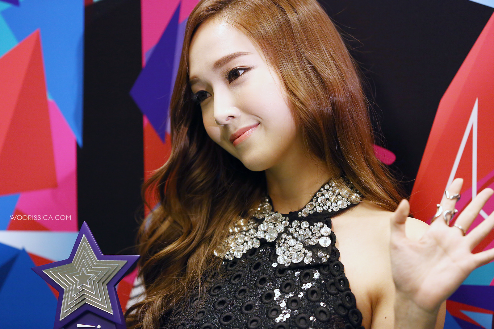 [PIC][07-12-2014]Jessica khởi hành đi Hồng Kông để tham dự "Yahoo Asia Buzz Award 2014" vào sáng nay - Page 3 2245004B549D4E8A2FA2BB