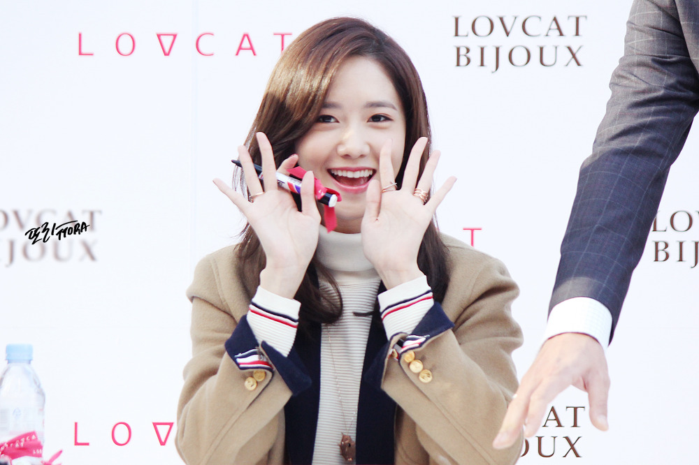 [PIC][24-10-2015]YoonA tham dự buổi fansign cho thương hiệu "LOVCAT" vào chiều nay - Page 6 24266647565AF00B0698D5