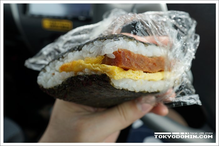 [오키나와/미야코지마] 코코스토어(ココストア)의 사각김밥. 삼각김밥이 아니에요.