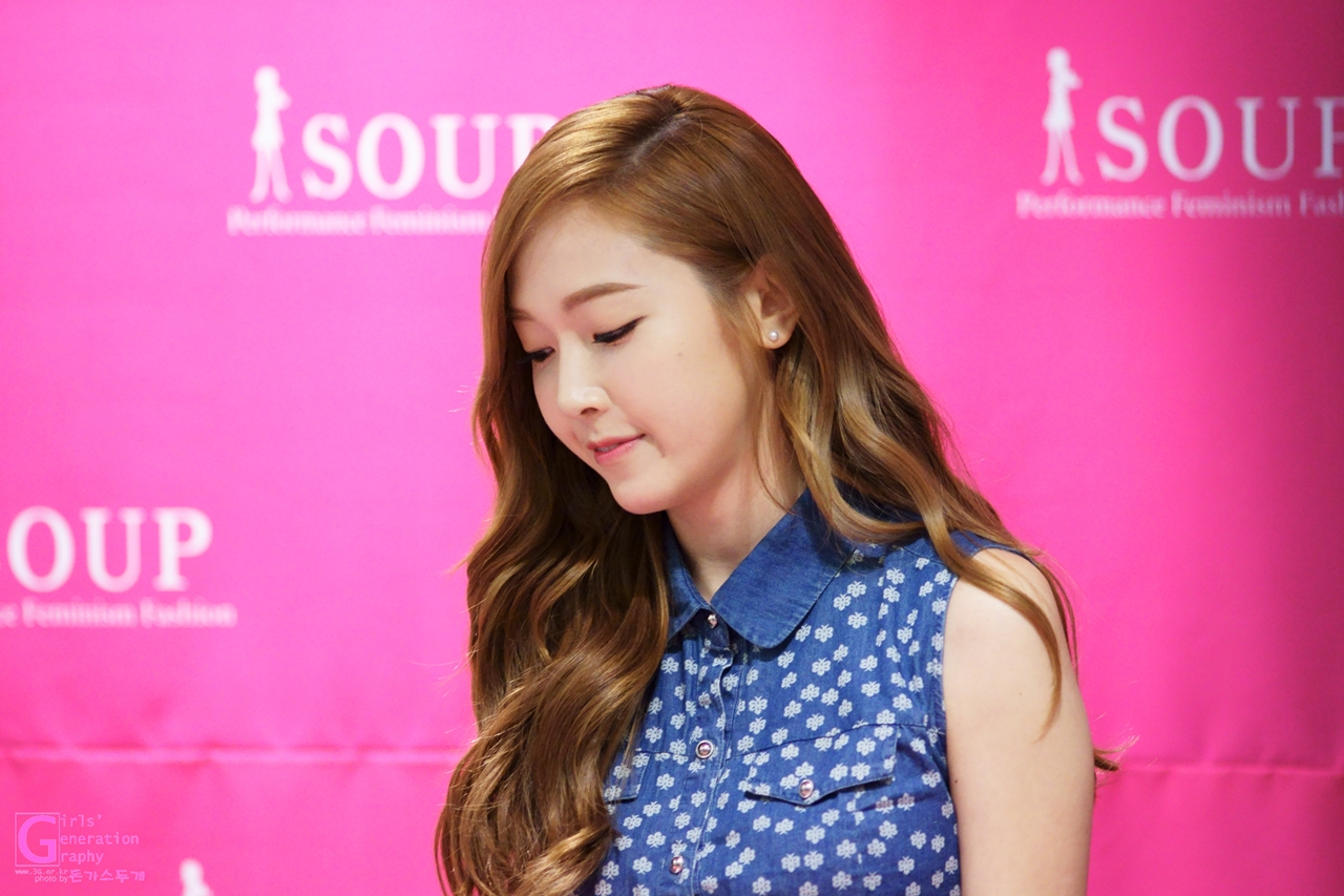 [PIC][14-06-2014]Jessica tham dự buổi fansign lần 2 cho thương hiệu "SOUP" vào trưa nay 247A333E539CF91B2A36EC