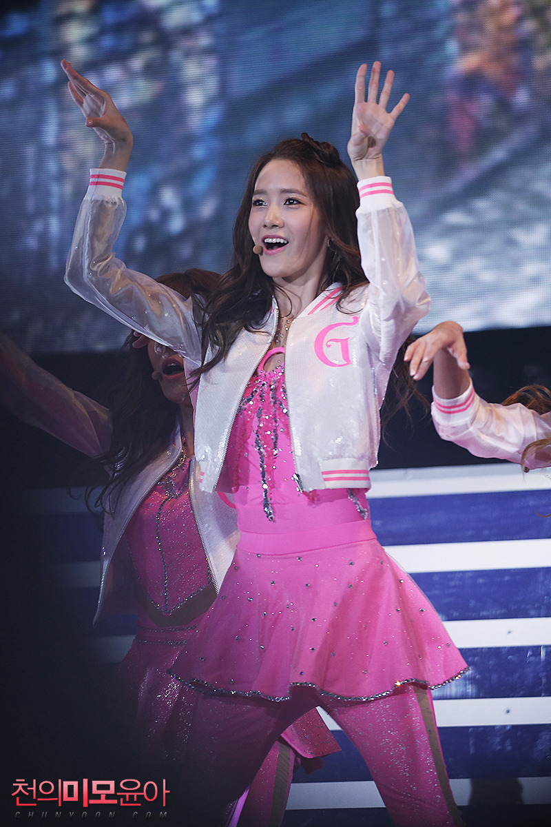 [PIC][08/09-06-2013]Hình ảnh mới nhất từ "2013 Girls' Generation's World Tour – Girls & Peace" tại Seoul, Hàn Quốc trong 2 ngày của SNSD + Selca từ hậu trường Concert của các thành viên và nhiều nghệ sĩ khác - Page 17 2501913B524851A22CF748