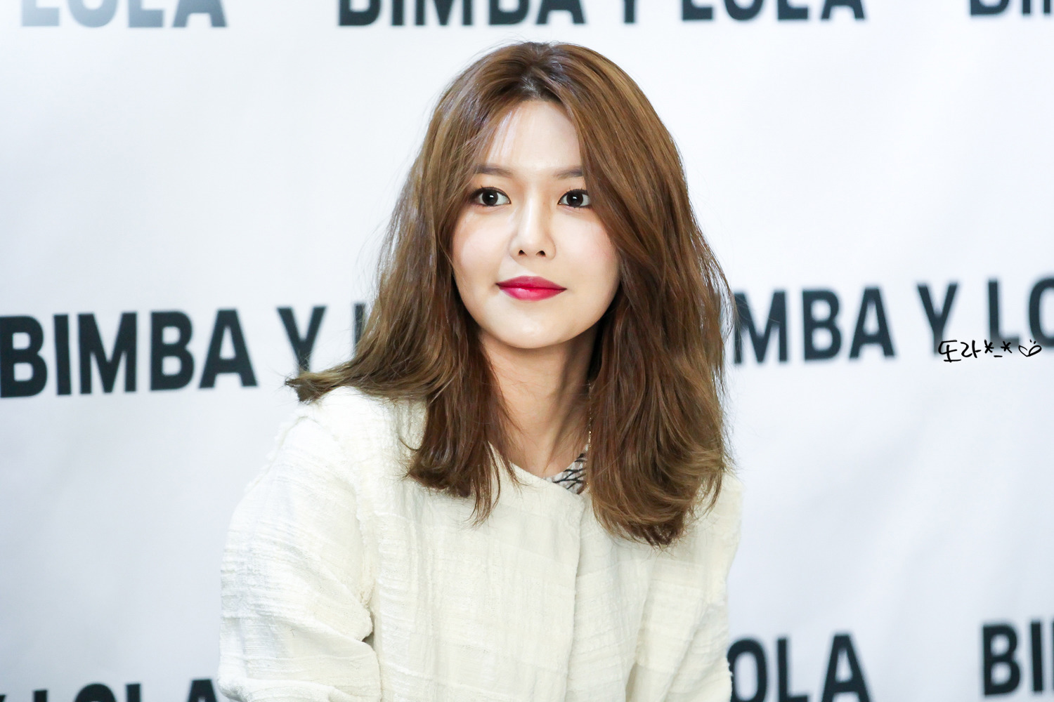[PIC][10-03-2017]SooYoung tham dự buổi Fansign cho dòng thời trang "BIMBA Y LOLA" tại Lotte Department Store vào chiều nay - Page 3 2514103F590C73EB1B52F6