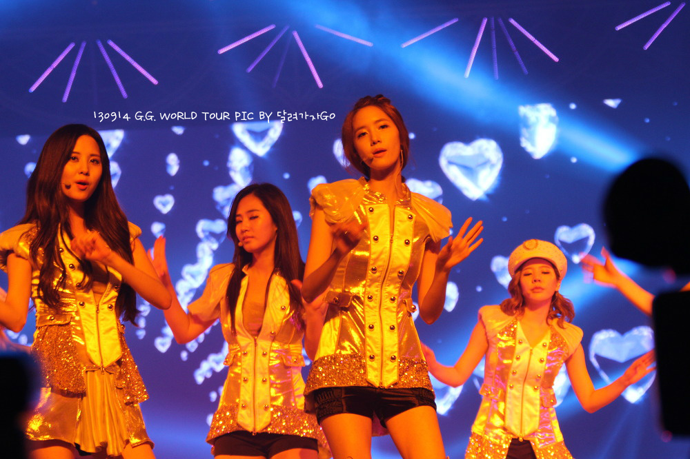 [PIC][13-09-2013]SNSD khởi hành đi Indonesia để biểu diễn "2013 Girls' Generation World Tour ~Girls & Peace~ in JAKARTA" vào chiều nay - Page 11 2514C0375242F8342B6326