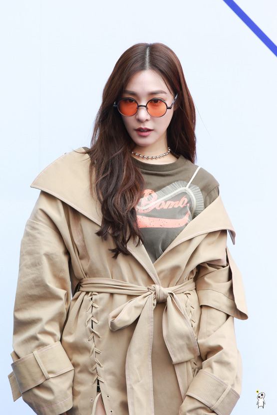[PIC][29-03-2017]Tiffany tham dự sự kiện ra mắt BST Thu - Đông của thương hiệu "YCH" trong khuôn khổ "2017 S/S HERA Seoul Fashion Week" vào chiều nay - Page 3 25652550590AFE811BA0A1