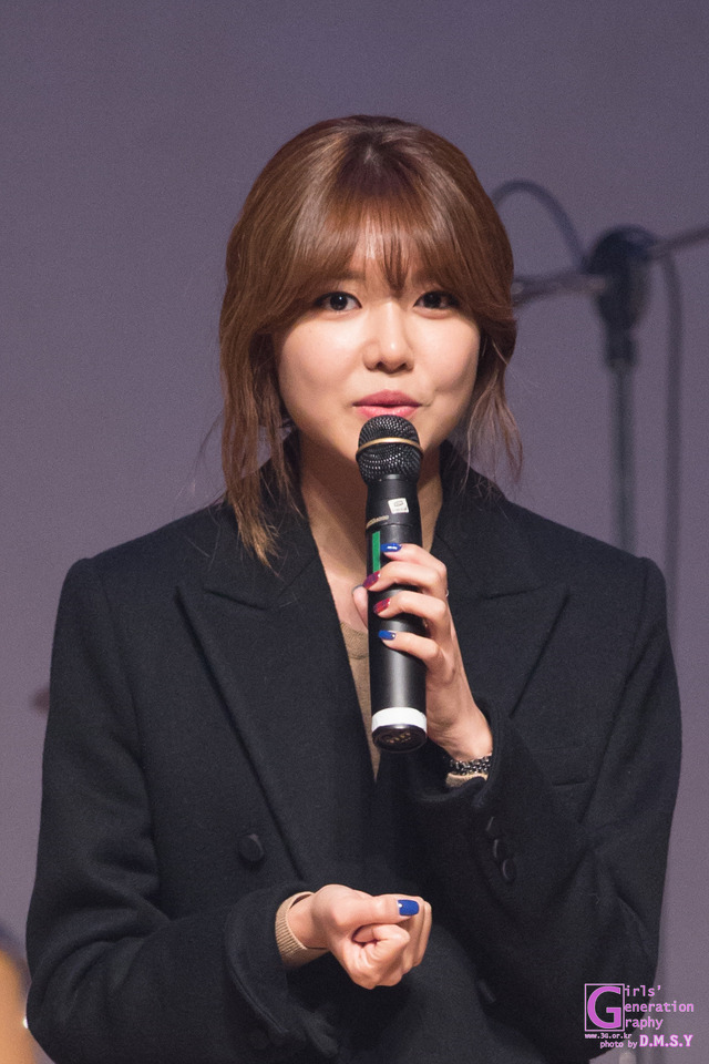 [PIC][20-12-014]SooYoung xuất hiện tại sự kiện "Korean Retinitis Pigmentosa Charity" vào chiều nay 257DE64E5495C26E1236B2