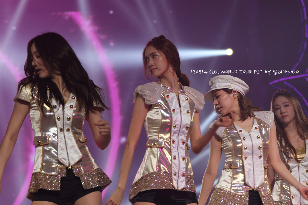 [PIC][13-09-2013]SNSD khởi hành đi Indonesia để biểu diễn "2013 Girls' Generation World Tour ~Girls & Peace~ in JAKARTA" vào chiều nay - Page 11 26118B415242FC410631B6