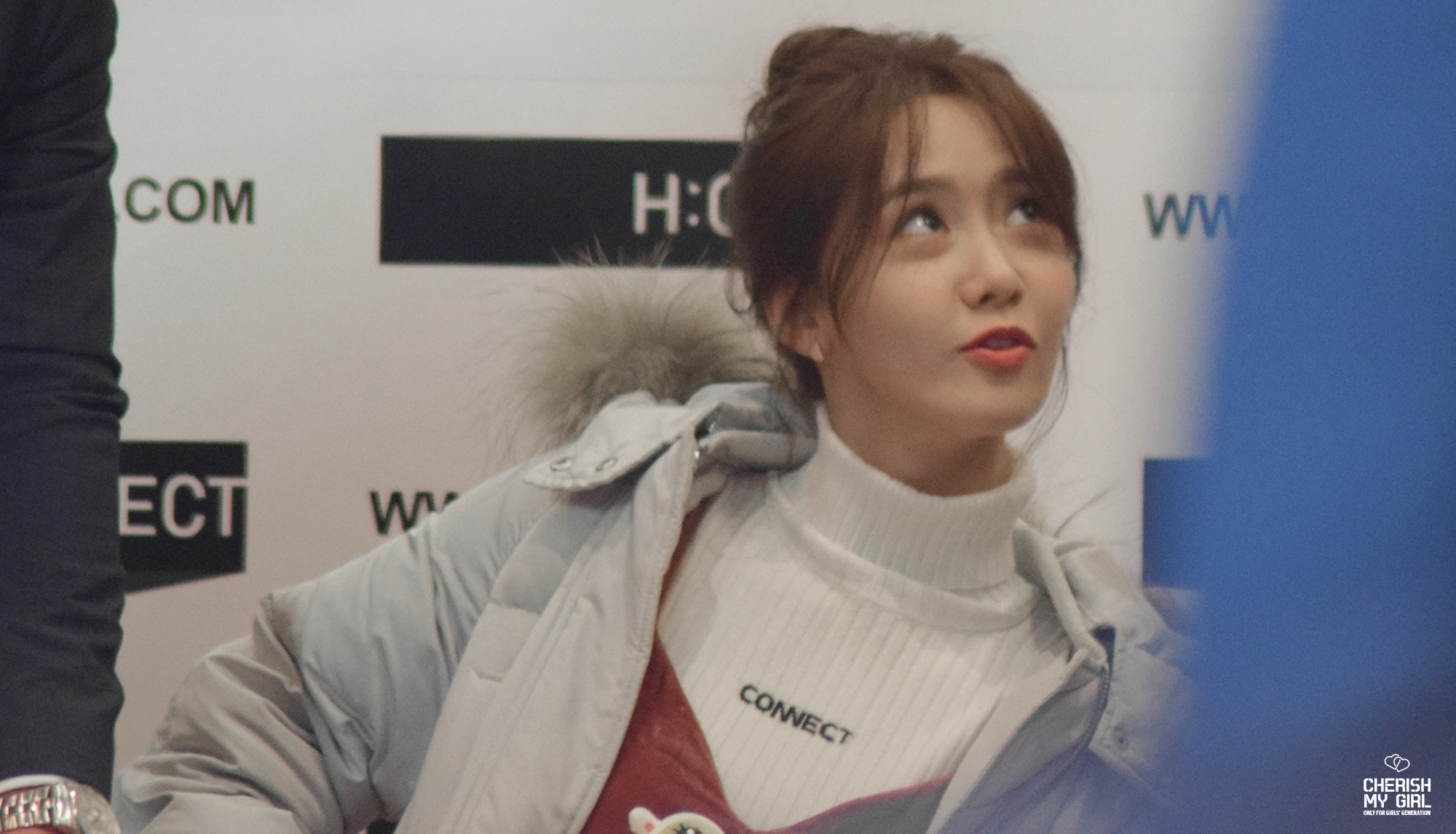[PIC][02-12-2016]YoonA tham dự sự kiện Fansign "Love & Thanks Festival!" của thương hiệu H:CONNECT tại Gangnam Flagship Store vào chiều nay - Page 4 2628743E586A539C275758