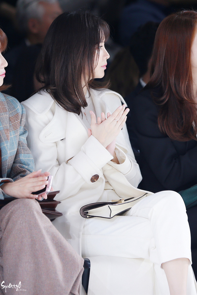 [PIC][22-10-2016]SeoHyun tham dự sự kiện ra mắt BST Xuân - Hè của thương hiệu "MISS GEE COLLECTION" trong khuôn khổ "2017 S/S HERA Seoul Fashion Week" vào hôm nay   26790448580B72381792E8