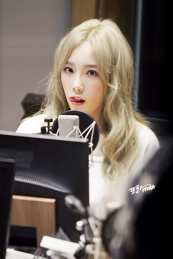 [OTHER][06-02-2015]Hình ảnh mới nhất từ DJ Sunny tại Radio MBC FM4U - "FM Date" - Page 31 2710494F5645C61D07ABD5