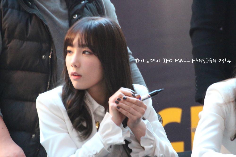 [PIC][14-03-2014]SNSD xuất hiện tại buổi fansign cho "Mr.Mr." vào tối nay  - Page 8 2728B43B5329BA340617BA