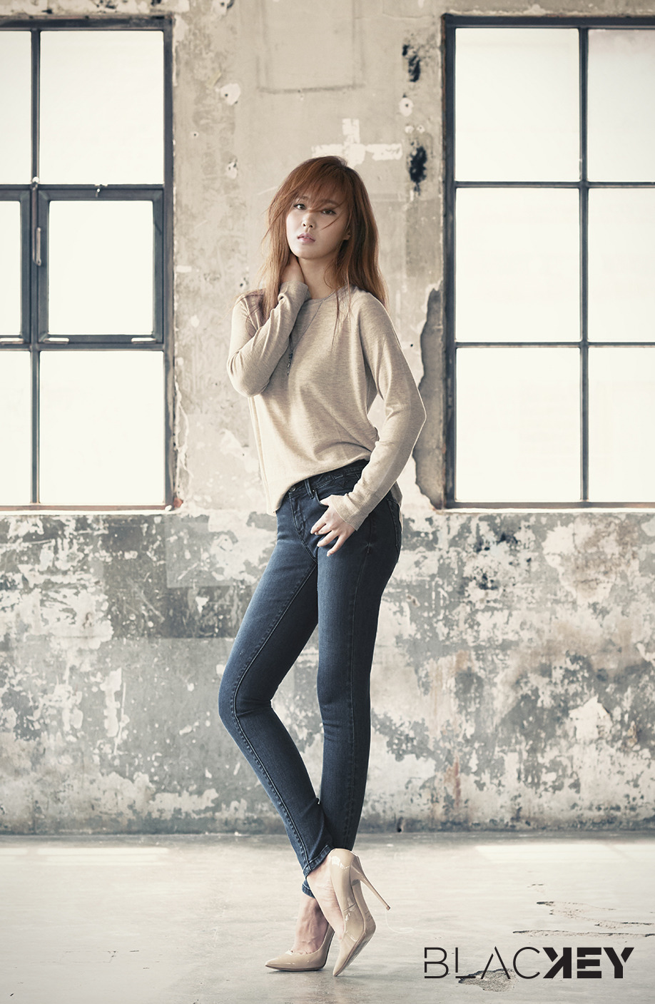 [OTHER][25-08-2016]Yuri trở thành người mẫu mới cho Dòng Jeans - "블라키/BLACKEY" 276FAC435850E6F92D05D1