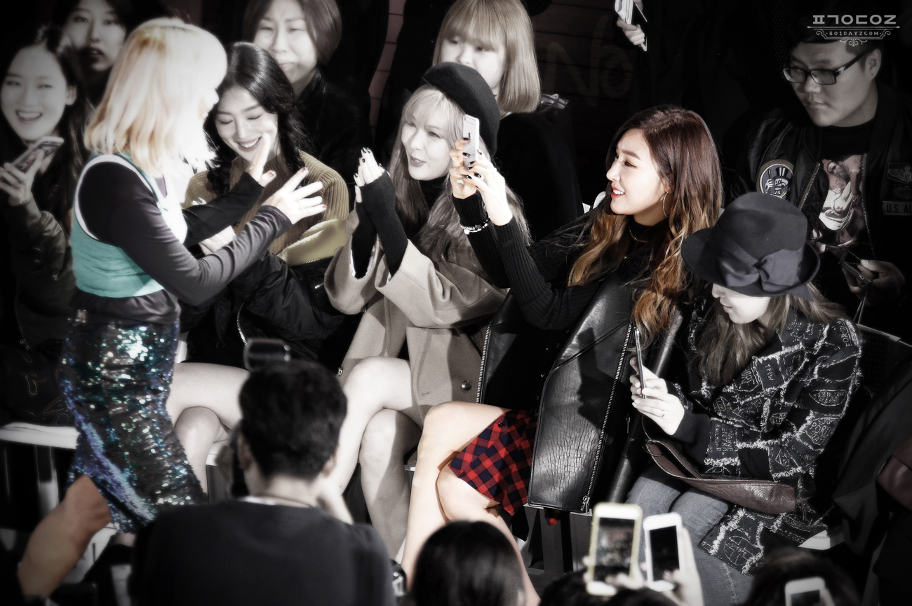 [PIC][16-10-2015]Tiffany tham dự "Hera Seoul Fashion Week 2016SS 'Steve.J & Yoni.P'"  vào tối nay 215E38475629B792107CBF