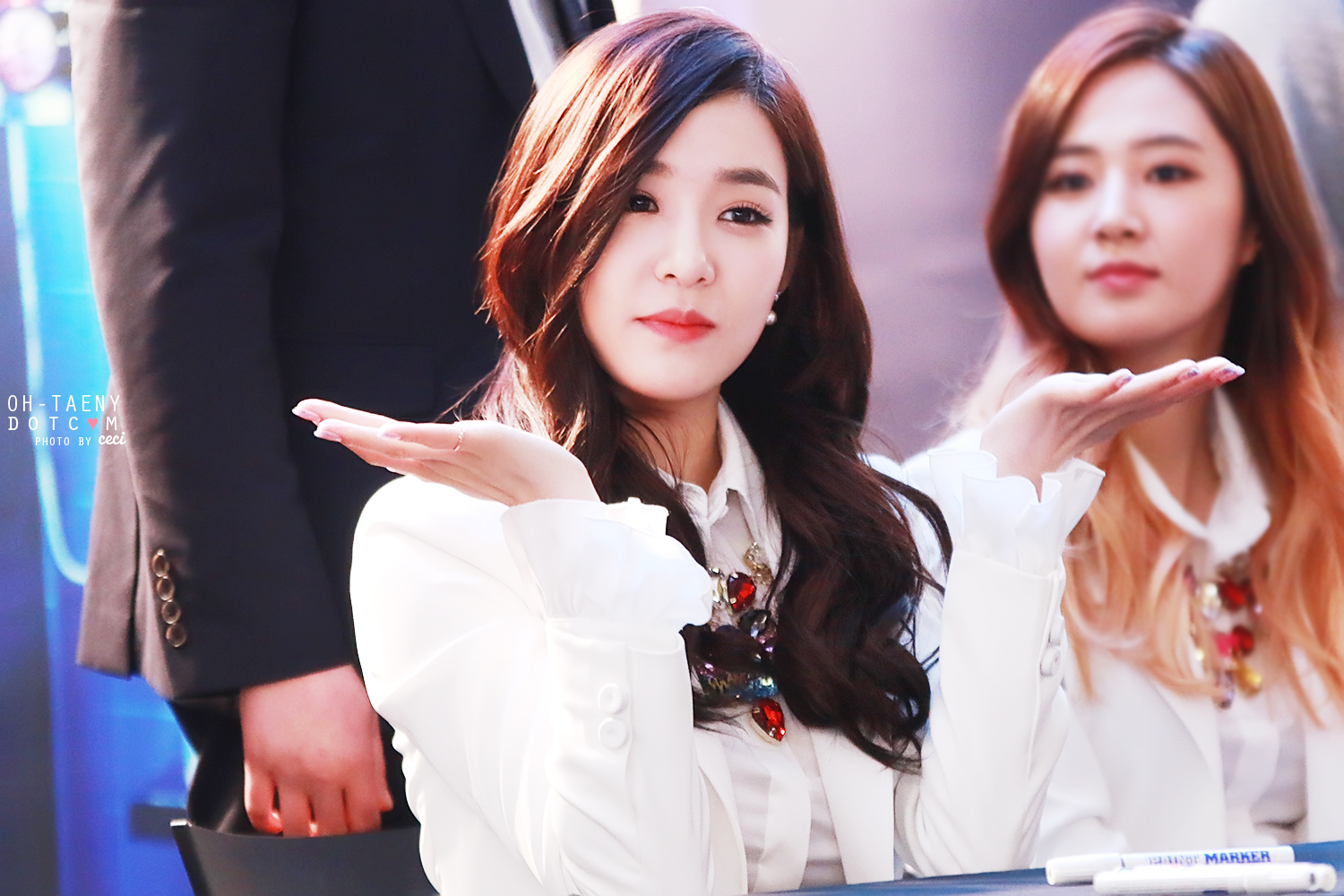 [PIC][14-03-2014]SNSD xuất hiện tại buổi fansign cho "Mr.Mr." vào tối nay  - Page 4 223D1D405325667E142FDD