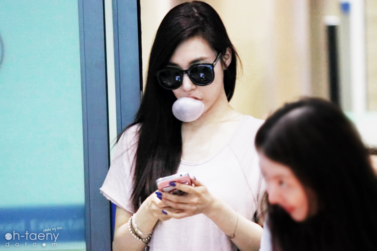 [PIC][30-07-2013]TaeYeon và Tiffany trở về Hàn Quốc vào chiều nay 2277623851F8FE3B218B83