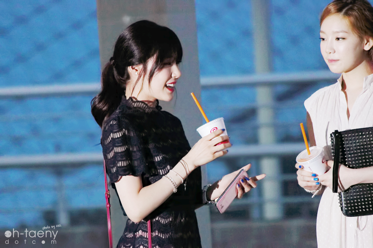 [PIC][26-07-2013]Tiffany - TaeYeon và Sunny khởi hành đi LA để hát Quốc ca mở màn cho trận đấu bóng chày giữa 2 đội Los Angeles Dodgers và Cincinnati Reds vào tối nay 2551BD4F51F37850313BB8