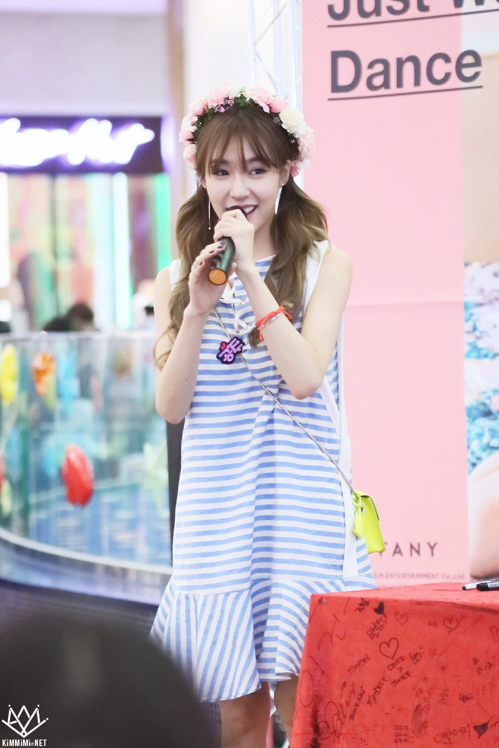[PIC][06-06-2016]Tiffany tham dự buổi Fansign cho "I Just Wanna Dance" tại Busan vào chiều nay - Page 5 2646B939575818C712FF07