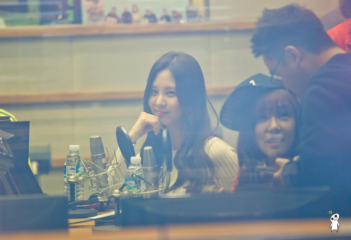 [PIC][29-10-2013]SeoHyun và Tiffany xuất hiện tại "KBS Cool FM Radio Jo JungChi & Harim 2 o'clock" vào trưa nay 264A783C527846552353E4